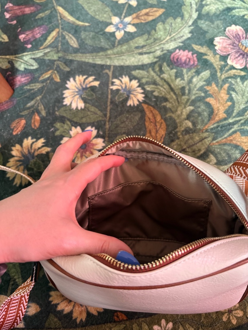 Bostanten White & Brown Quilted Crossbody Bag with Patterned Strap - Picture 9 of 9